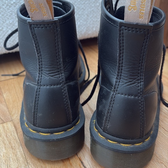 DR. MARTENS 101 VEGAN 6 HOLE BOOT BLACK SIZE 6 MENS 7 WOMENS - Picture 4 of 5